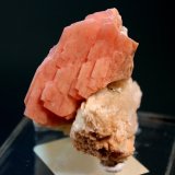 Serandite, Natrolite, Aegerine
4.3 x 3.5 cm
(Autor: Don Lum)
