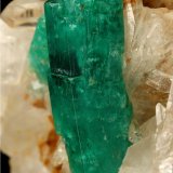 Beryl (variety emerald), Quartz
72x40x68mm, xl=30mm
(Autor: Fiebre Verde)