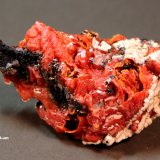 Vanadinite, Calcite, Manganese Oxides
8.2 x 4.4 x 3.3 cm
(Autor: Don Lum)