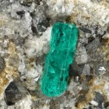 Beryl (variety emerald), Albite (variety cleavelandite), Calcite, Dolomite, Pyrite
72x71x23mm, xl=14mm
(Autor: Fiebre Verde)