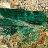 Beryl (variety emerald), Calcite, Albite
125x40x60mm, main xl=42mm
(Autor: Fiebre Verde)