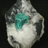 Beryl (variety emerald), Calcite
38x24x33mm
(Autor: Fiebre Verde)