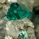 Beryl (variety emerald), Dolomite, Pyrite
21x58x31mm, largest xl=13mm
(Autor: Fiebre Verde)