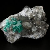 Beryl (variety emerald), Calcite, Dolomite
33x20x23mm, main aggregate=10x9mm
(Autor: Fiebre Verde)