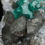 Beryl (variety emerald), Calcite, Dolomite
33x20x23mm, main aggregate=10x9mm
(Autor: Fiebre Verde)