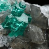Beryl (variety emerald), Calcite, Dolomite
33x20x23mm, main aggregate=10x9mm
(Autor: Fiebre Verde)