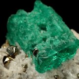 Beryl (variety emerald), Calcite, Pyrite
29x18x39mm, xl=24mm
(Autor: Fiebre Verde)