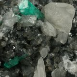 Beryl (variety emerald), Calcite
Detail - FOV=5cm
(Autor: Fiebre Verde)