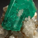 Beryl (variety emerald), Calcite
32x25x32mm, xl=25mm
(Autor: Fiebre Verde)