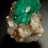 Beryl (variety emerald), Calcite
32x25x32mm, xl=25mm
(Autor: Fiebre Verde)