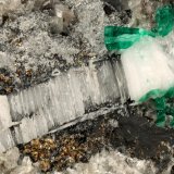 Beryl (variety emerald), Calcite, Pyrite
80x40x90mm - xls up to 8mm
(Autor: Fiebre Verde)