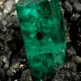 Beryl (variety emerald), Calcite, Pyrite
59x34x28mm, xl=15mm
(Autor: Fiebre Verde)