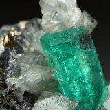 Beryl (variety emerald), Dolomite, Pyrite
29x45x27mm, xl=34mm
(Autor: Fiebre Verde)