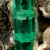 Beryl (variety emerald), Calcite
57x38x42mm, xl=20mm
(Autor: Fiebre Verde)
