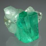Beryl (variety emerald), Calcite
Main crystal = 13mm
(Autor: Fiebre Verde)