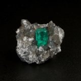 Beryl (variety emerald), Calcite, Dolomite
24 x 18 x 24 mm, xl=9 x 5 mm
(Autor: Fiebre Verde)