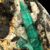 Beryl (variety emerald), Calcite, Pyrite, Rutile
65x74x63mm, main xl=40mm
(Autor: Fiebre Verde)