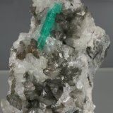 Beryl (variety emerald), Calcite, Quartz
75x60x40mm
(Autor: Fiebre Verde)
