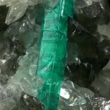 Beryl (variety emerald), Calcite, Quartz
Detail - FOV=3cm
(Autor: Fiebre Verde)