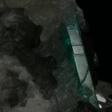 Beryl (variety emerald), Calcite, Quartz
Detail - FOV=4cm
(Autor: Fiebre Verde)