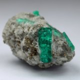 Beryl (variety emerald), Calcite, Albite (var. Cleavelandite), Pyrite
24 x 14 x 24 mm, main xl = 10 mm
(Autor: Fiebre Verde)