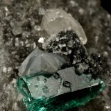 Beryl (variety emerald), Calcite, Dolomite
triangle side=35mm, xl=11mm
(Autor: Fiebre Verde)