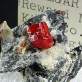 Realgar
24 x 22 x 16 mm overall
(Autor: GneissWare)