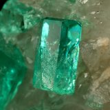 Beryl (variety emerald), Calcite, Dolomite
42x39x34mm, xls up to 7mm
(Autor: Fiebre Verde)