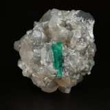 Beryl (variety emerald), Calcite, Dolomite
47x45x47mm, xl=18mm - 2 xls in the back: 11mm &amp; 7mm
(Autor: Fiebre Verde)