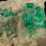 Beryl (variety emerald), Calcite, Dolomite
42x39x34mm, xls up to 7mm
(Autor: Fiebre Verde)