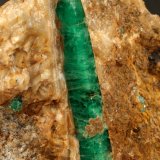 Beryl (variety emerald), Muscovite
110x95x35, xl=44mm
(Autor: Fiebre Verde)