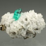 Beryl (variety emerald), Albite (variety cleavelandite), Pyrite
24x13x11mm, xl=6mm
(Autor: Fiebre Verde)