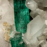 Beryl (variety emerald), Calcite
130x85x100mm, xls up to 27mm
(Autor: Fiebre Verde)