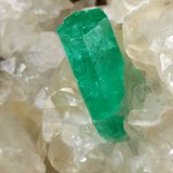 Beryl (variety emerald), Calcite, Dolomite
90x90x80mm, xls=14 &amp; 18mm
(Autor: Fiebre Verde)