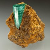Beryl (variety emerald), Calcite
38x44x30mm, xl=22x14mm
(Autor: Fiebre Verde)