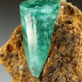 Beryl (variety emerald), Calcite
38x44x30mm, xl=22x14mm
(Autor: Fiebre Verde)