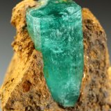 Beryl (variety emerald), Calcite
38x44x30mm, xl=22x14mm
(Autor: Fiebre Verde)