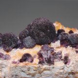 Fluorite
70mm x 50mm x 40mm
(Autor: Don Lum)