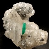 Beryl (variety emerald), Calcite
35x64x49mm, xl=12mm
(Autor: Fiebre Verde)