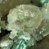Beryl (variety emerald), Calcite
85x80x60mm - FOV=4mm
(Autor: Fiebre Verde)