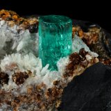 Beryl (variety emerald), Calcite, Pyrite, Goethite
77 x 65 x 42 mm, xl=14 x 8 mm
(Autor: Fiebre Verde)