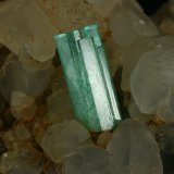Beryl (variety emerald), Calcite
Detail - FOV=3.5cm
(Autor: Fiebre Verde)