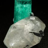 Beryl (variety emerald), Calcite
xl=25x8mm
(Autor: Fiebre Verde)