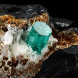 Beryl (variety emerald), Calcite, Pyrite, Goethite
77 x 65 x 42 mm, xl=14 x 8 mm
(Autor: Fiebre Verde)