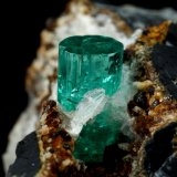 Beryl (variety emerald), Calcite, Pyrite, Goethite
77 x 65 x 42 mm, xl=14 x 8 mm
(Autor: Fiebre Verde)