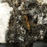 Beryl (variety emerald), Calcite, Parisite, Aragonite(?)
38x40x31mm, xl=15x10mm
(Autor: Fiebre Verde)