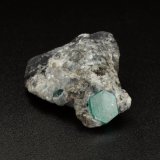 Beryl (variety emerald), Calcite, Pyrite
33 x 16 x 29 mm, xl=3.5 (H) x 7.5 mm (Diam)
(Autor: Fiebre Verde)