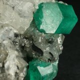 Beryl (variety emerald), Calcite
60x50x35mm
(Autor: Fiebre Verde)