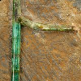 Beryl (variety emerald)
46x78x24mm, longest xl=31mm
(Autor: Fiebre Verde)