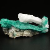 Beryl (variety emerald), Calcite
54x24x25mm
(Autor: Fiebre Verde)